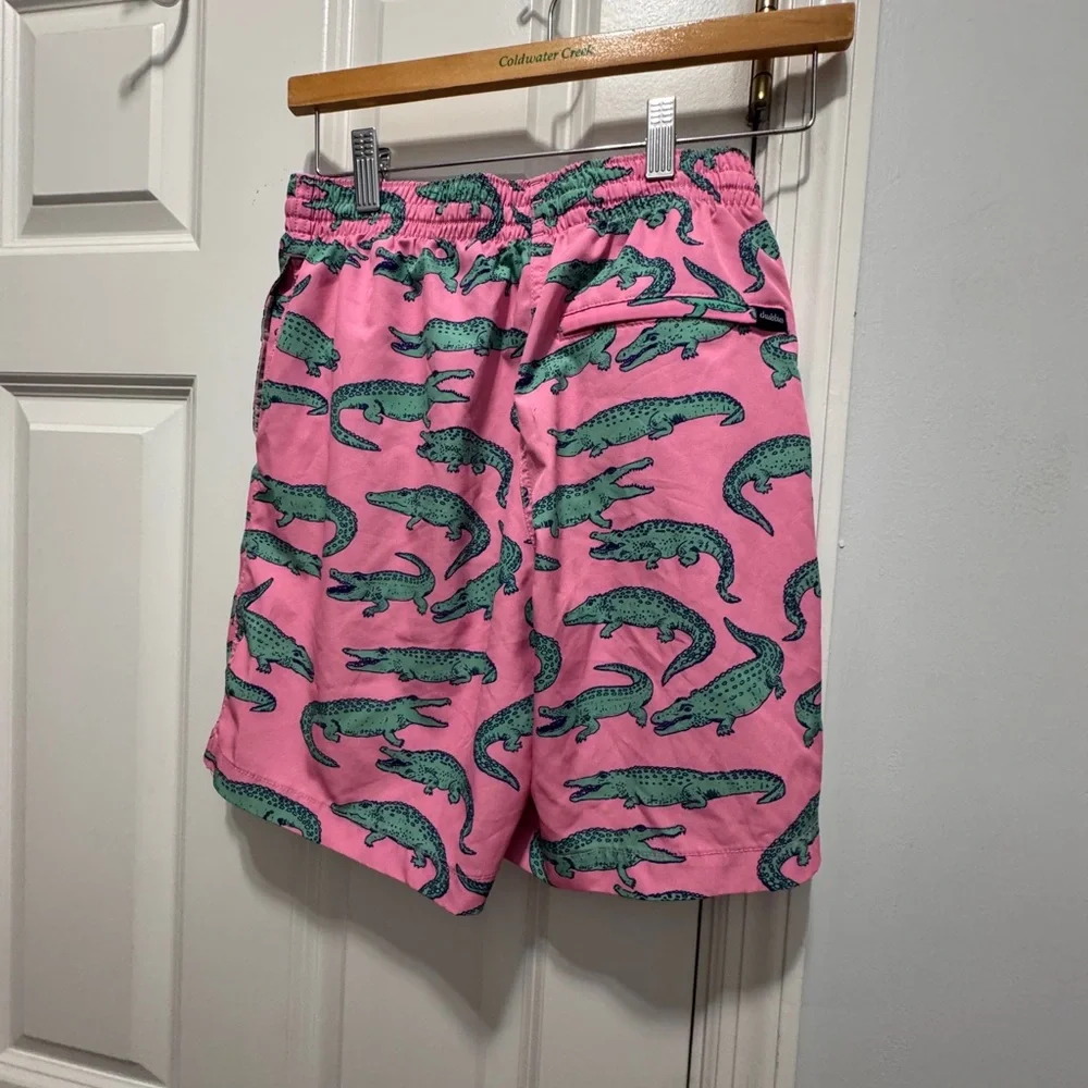 Chubbies Pink Shorts with Green Alligator Design size small 7”